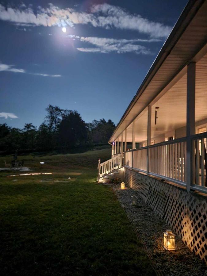 Moonlight Manor Bed & Breakfast Floyd 外观 照片