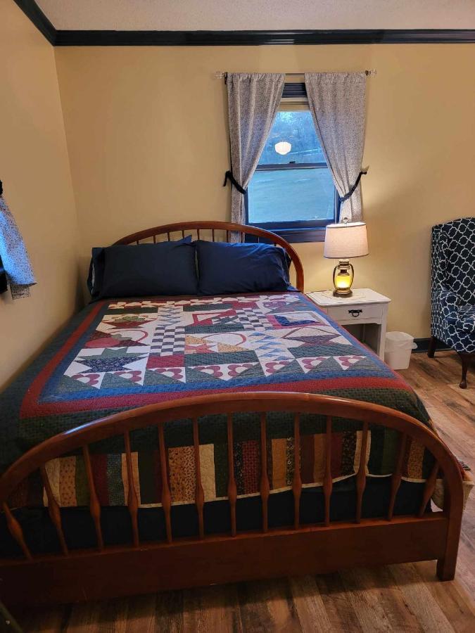 Moonlight Manor Bed & Breakfast Floyd 外观 照片