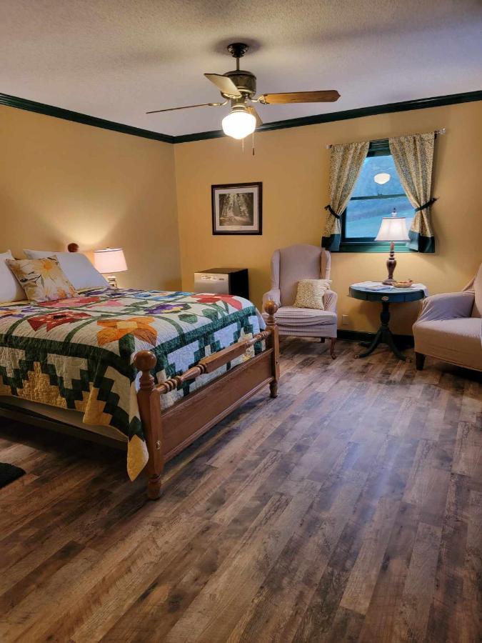 Moonlight Manor Bed & Breakfast Floyd 外观 照片