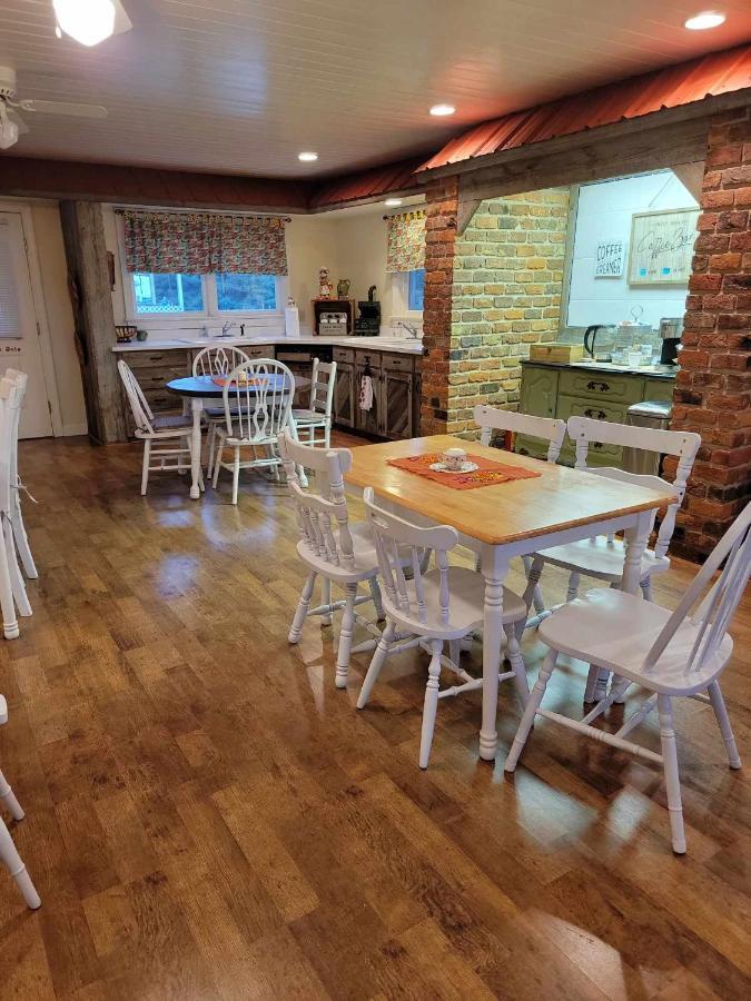 Moonlight Manor Bed & Breakfast Floyd 外观 照片
